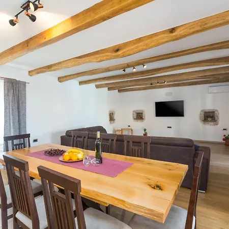 Casa Arsini Bei Mit Whirlpool Holiday home Porec